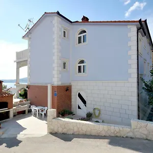 https://perfect-view-1.hotels-in-trogir.com