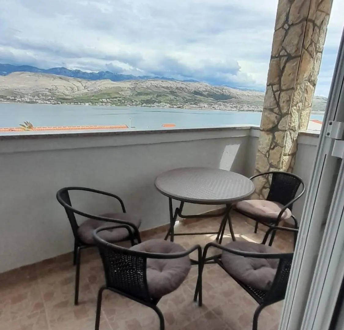 Apartments Anka Pag Pag Town